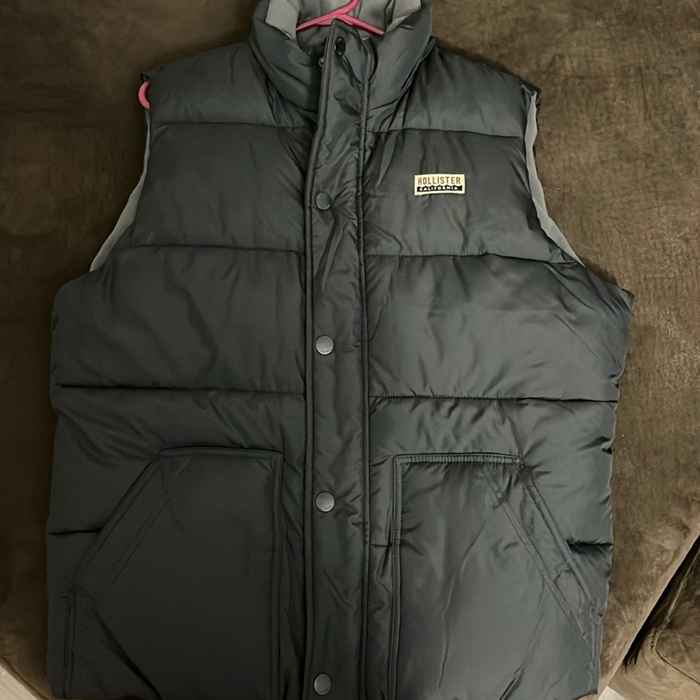 Hollister mens Vest  XL like new